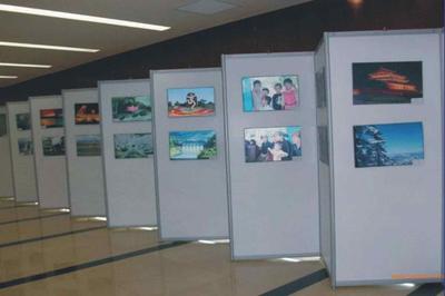 南京展览展示服务全面解析 书画展板租赁、展览展板出租与德式展架租赁指南